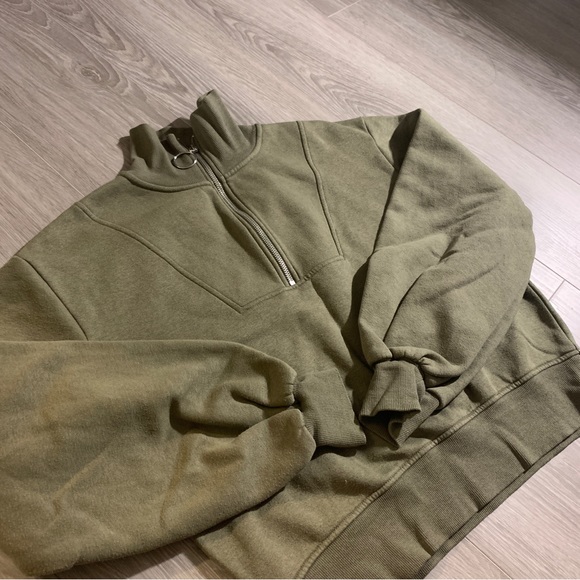 H&M green sweatshirt with quarter-zip - Picture 2 of 7